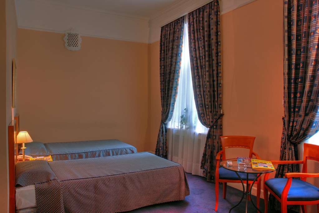 Grand Hotel Ukraine Dnipro Phòng bức ảnh